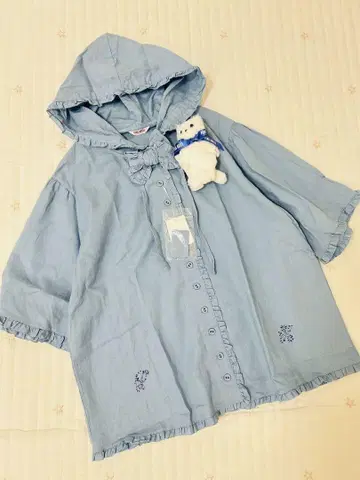 핑크 하우 면 린넨 후드 블라우스 스카이블루 피코 프릴 리본 로고 자수