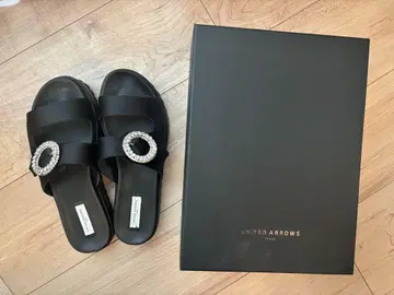UNITED ARROWS 비쥬가 달린 샌들 36