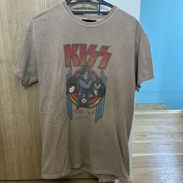 KISS 그래픽 프린트 티셔츠 브라운