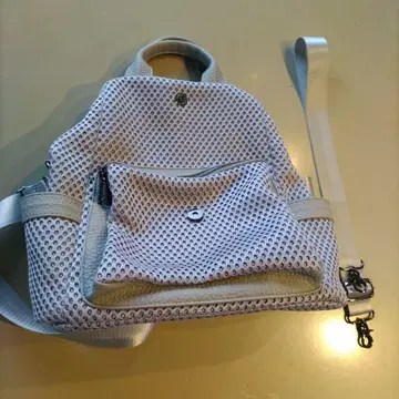 메쉬 화이트 백팩