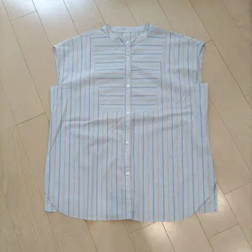 새상품급 UNTITLED 슬리브리스 스트라이프 셔츠