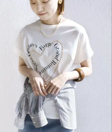 <> 전개 로고 자수 프린트 TEE 화이트