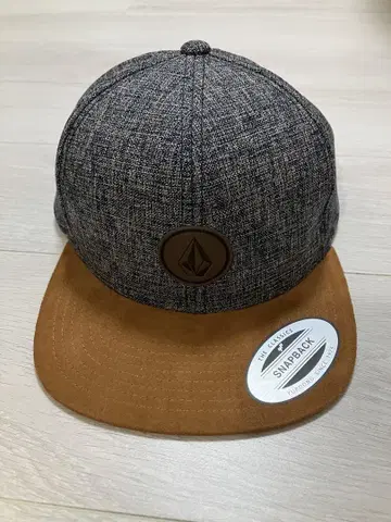 VOLCOM 캡, 티셔츠 2개 세트