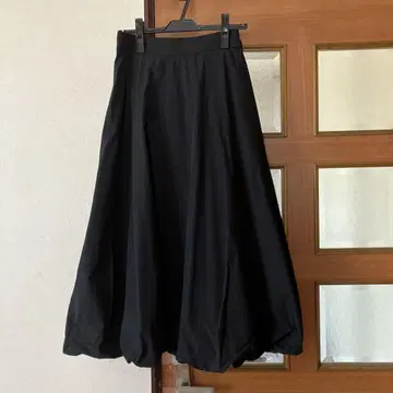 스콧 클럽 aga 벌룬 스커트 블랙