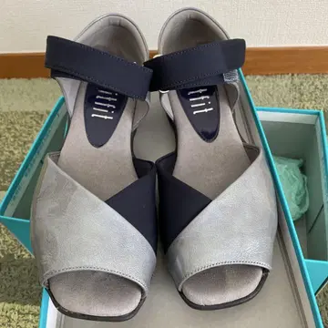 핏핏 여성용 샌들 23.5cm
