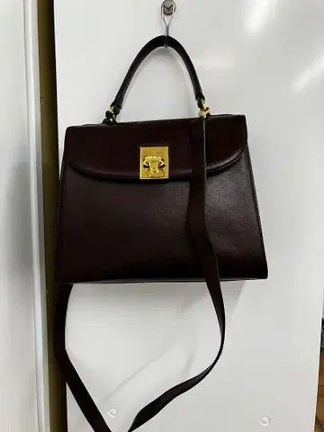 GOLD PFEIL 다크 브라운 핸드백