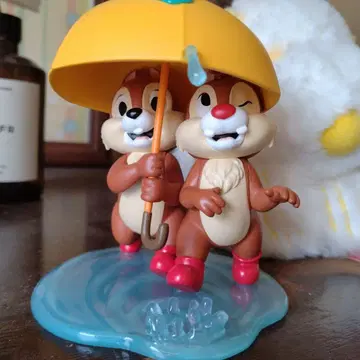 칩과 데일 피규어 우산 포함