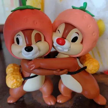 칩과 데일 스트로베리 햇 피규어