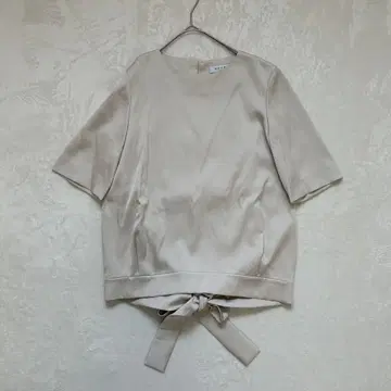 ADORE 어도어 실크 100% 백 오픈 블라우스