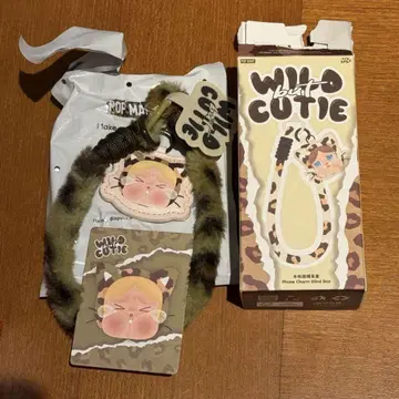 CRYBABY Wild but Cutie 폰 참 Camo 그린