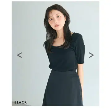 Basement online 딥 라운드 넥 반팔 티셔츠 블랙