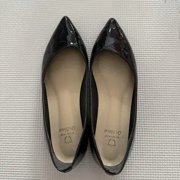 블랙 에나멜 스틸레토 플랫 슈즈