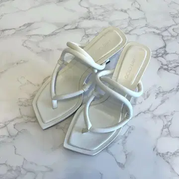 JIMMY CHOO 화이트 플립플랍 샌들