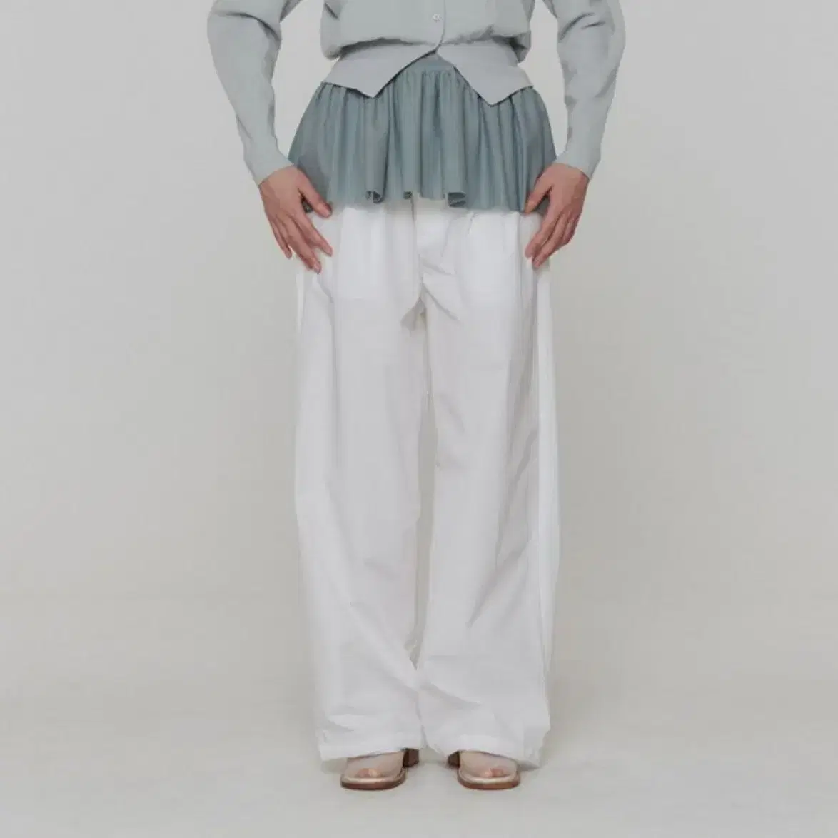 韓国商品/SAENGINSTUDIO RUFFLE TRACK PANTS 韓国商品/SAENGINSTUDIO RUFFLE TRACK PANTS (SAENGIN STUDIOS