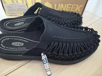 미사용 새상품입니다! KEEN UNEEK2 슬라이드