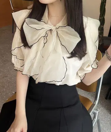 JUNOAH 시어 프릴 리본 블라우스