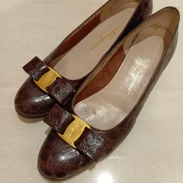 페라가모 리본 포함 로퍼 다크 브라운 7B 약 24.5cm