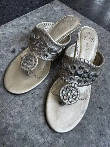 JACK ROGERS 비쥬 장식 플립플랍 골드