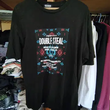 DOUBLE STEAL 그래픽 프린트 티셔츠 블랙