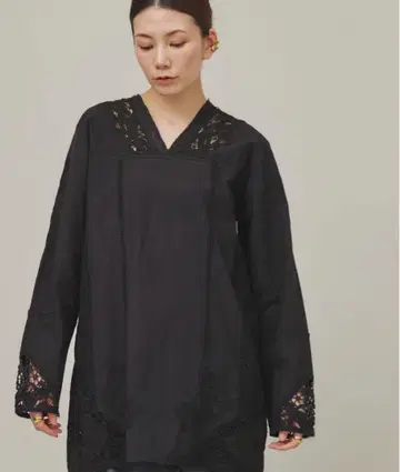 코튼 바텐 레이스 블라우스 캘런솔로지 미사용 새상품 블랙 긴팔