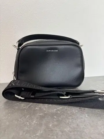 CALVIN KLEIN JEANS 숄더백 블랙