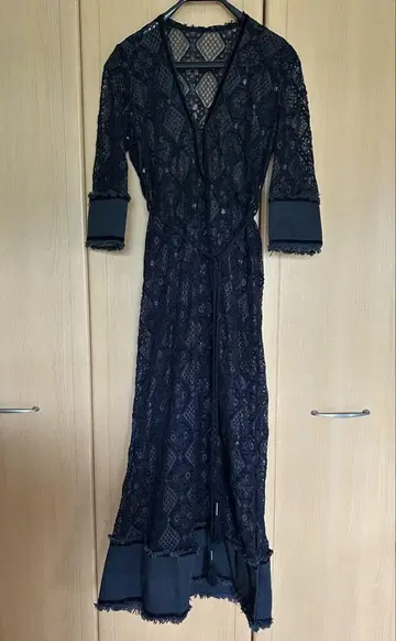 AMERI VINTAGE 블랙 드레스