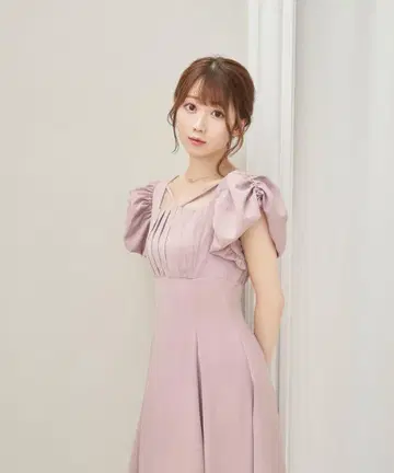 로제뮤즈 탭 퍼프 소매 원피스