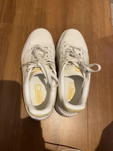 Puma 화이트 통굽 스니커즈