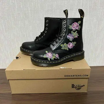 Dr. Martens 1460 Vonda II UK3 8홀 부츠