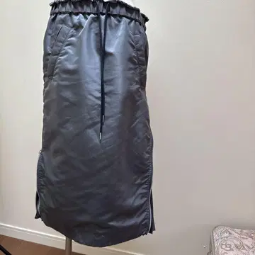 사카이 sacai 플리츠 스테디셀러 타이트 스커트 그레이