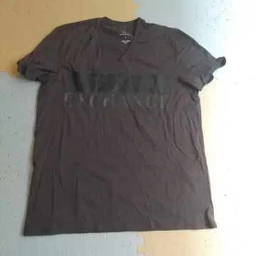 Armani Exchange 다크 브라운 V넥 티셔츠 L