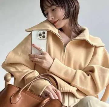 클레인 반집업 단추 장식 반팔 셔츠
