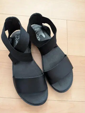 SOREL 블랙 컴포트 샌들