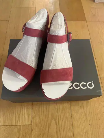 Ecco 빨간색 스웨이드 샌들