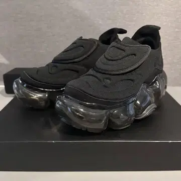 그라운즈 스니커즈