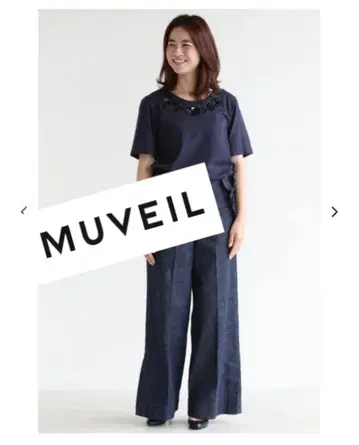 MUVEIL 뮤베일 넥라인 비쥬 도킹 백 레이스 상의