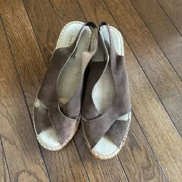 MONTSE 스웨이드 웨지솔 샌들 브라운 22.5cm
