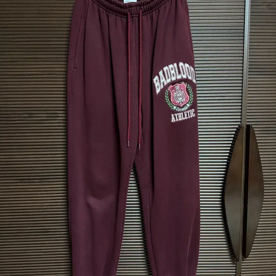 BADBLOOD Lion Patch 2 Way Curved Jogger - Washed White on