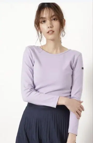 질스튜어트 LE MINOR 백 크로스 티셔츠