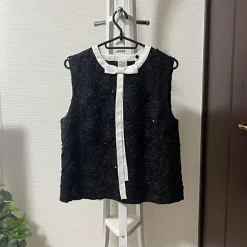 바움운드 헬 가든 블랙 슬리브리스 탑 스팽글 리본