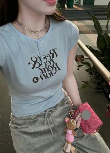 Rest & Recreation 스카이블루 반팔 티셔츠