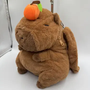 레어 카피바라 백팩 봉제 인형 가방 감이 들어간 수납 공간 포함