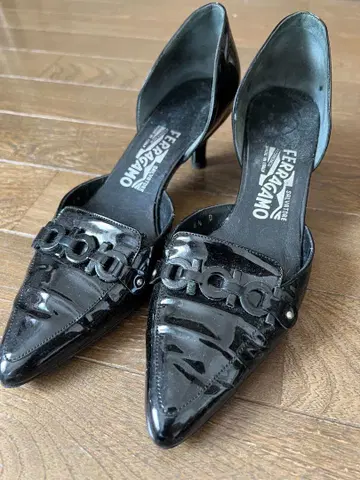 FERRAGAMO 블랙 스틸레토 힐 24cm