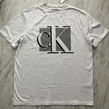 Calvin Klein 캘빈클라인 화이트 로고 티셔츠 L 사이즈