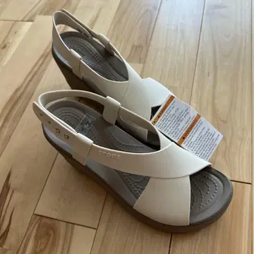 Crocs LiteRide 화이트 웨지 샌들