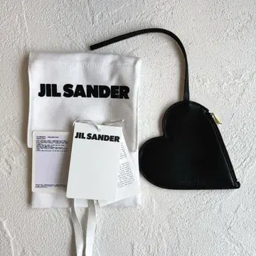 JIL SANDER 질 샌더 하트 파우치 참 블랙 로고 엠보