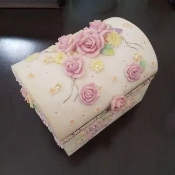 꽃무늬 장식 보물 상자