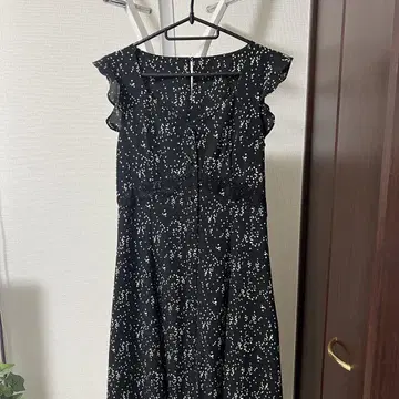 데이지 원피스 블랙 슬리브리스 하트 무늬 레이스