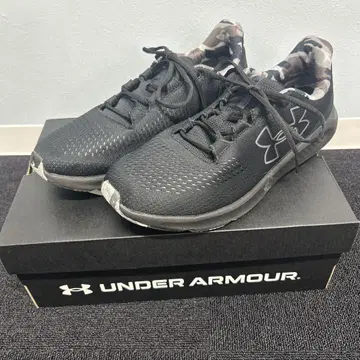 UNDER ARMOUR 언더아머 충전 패스 3 카모플라쥬