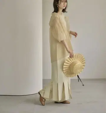 eaphi 볼륨 슬리브 시어 블라우스 베이지